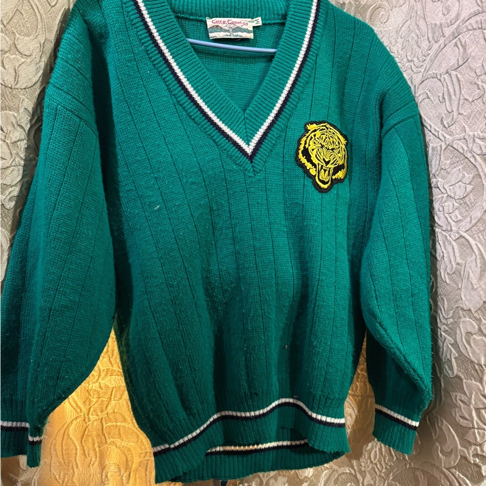 Chic Green V-Neck Sweater with Tiger Emblem